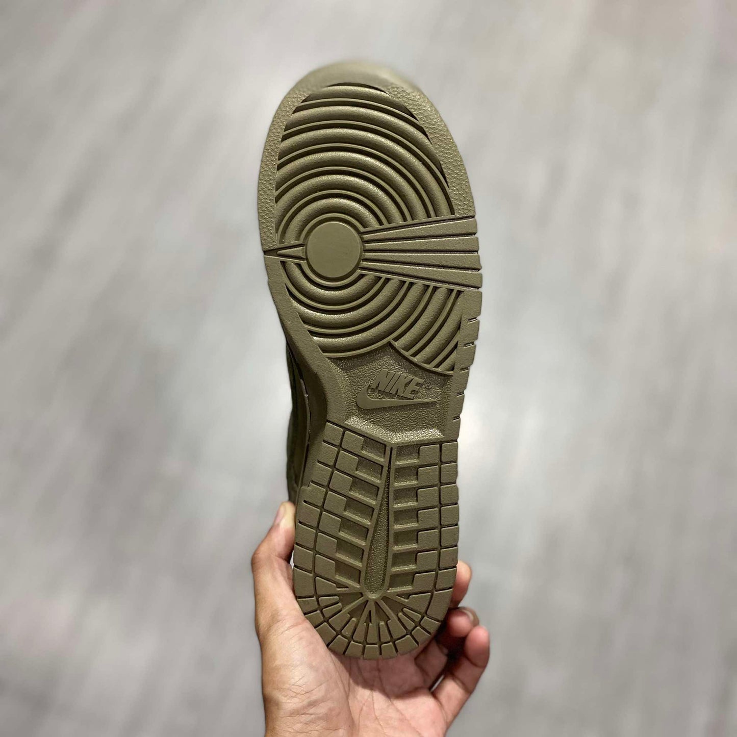 SB Dunk Low 'Supreme'