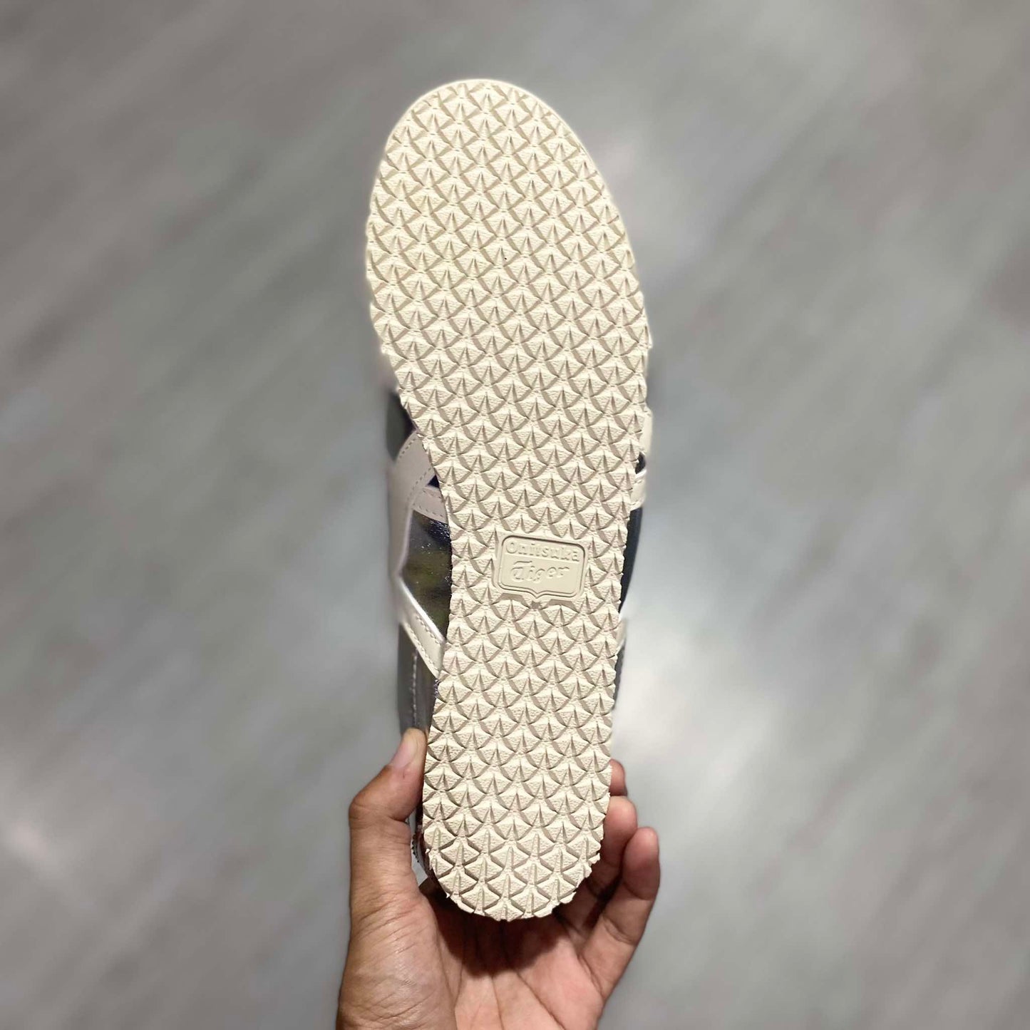 Onitsuka Tiger 'Silver' Mexico