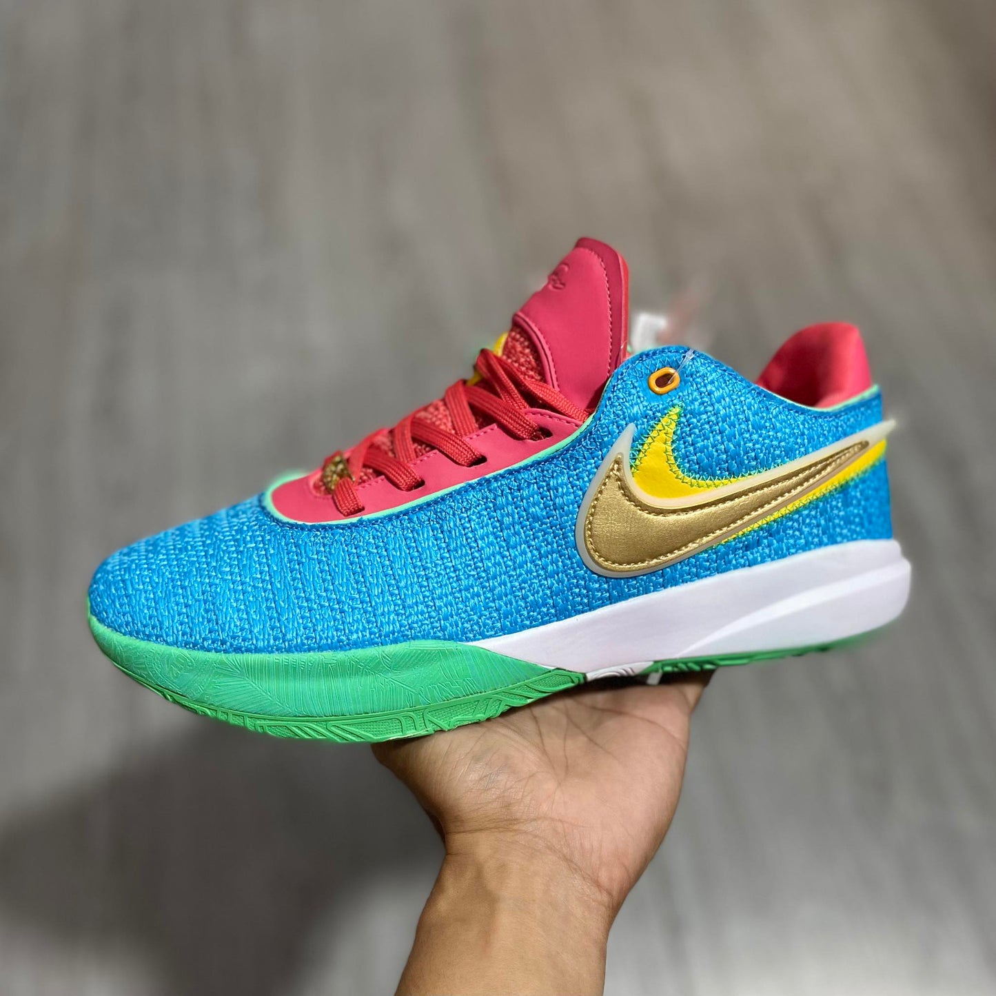 Lebron 20 'Laser Blue'