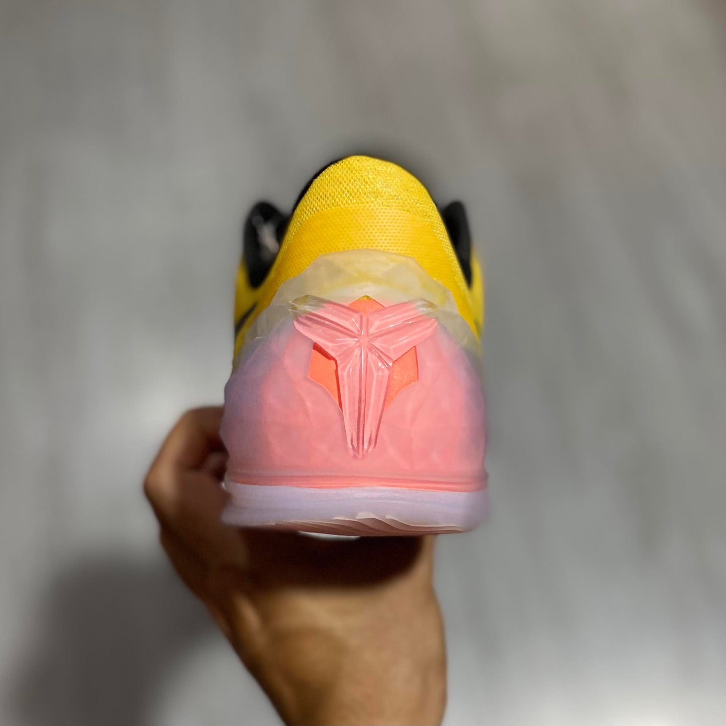 Kobe 5 Venomenom 'University Gold'