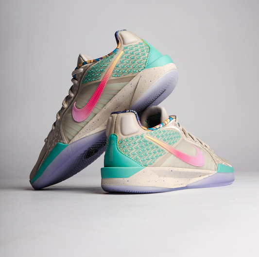 Sabrina 2 x Titan "Make Space"