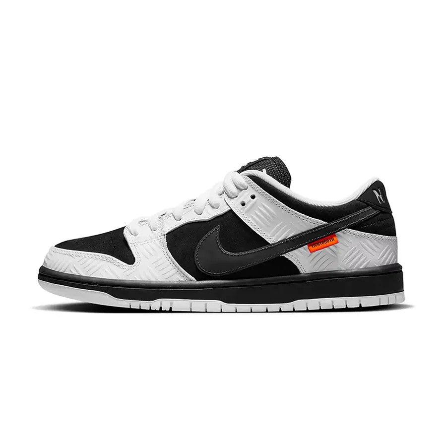 SB Dunk "TightBooth"