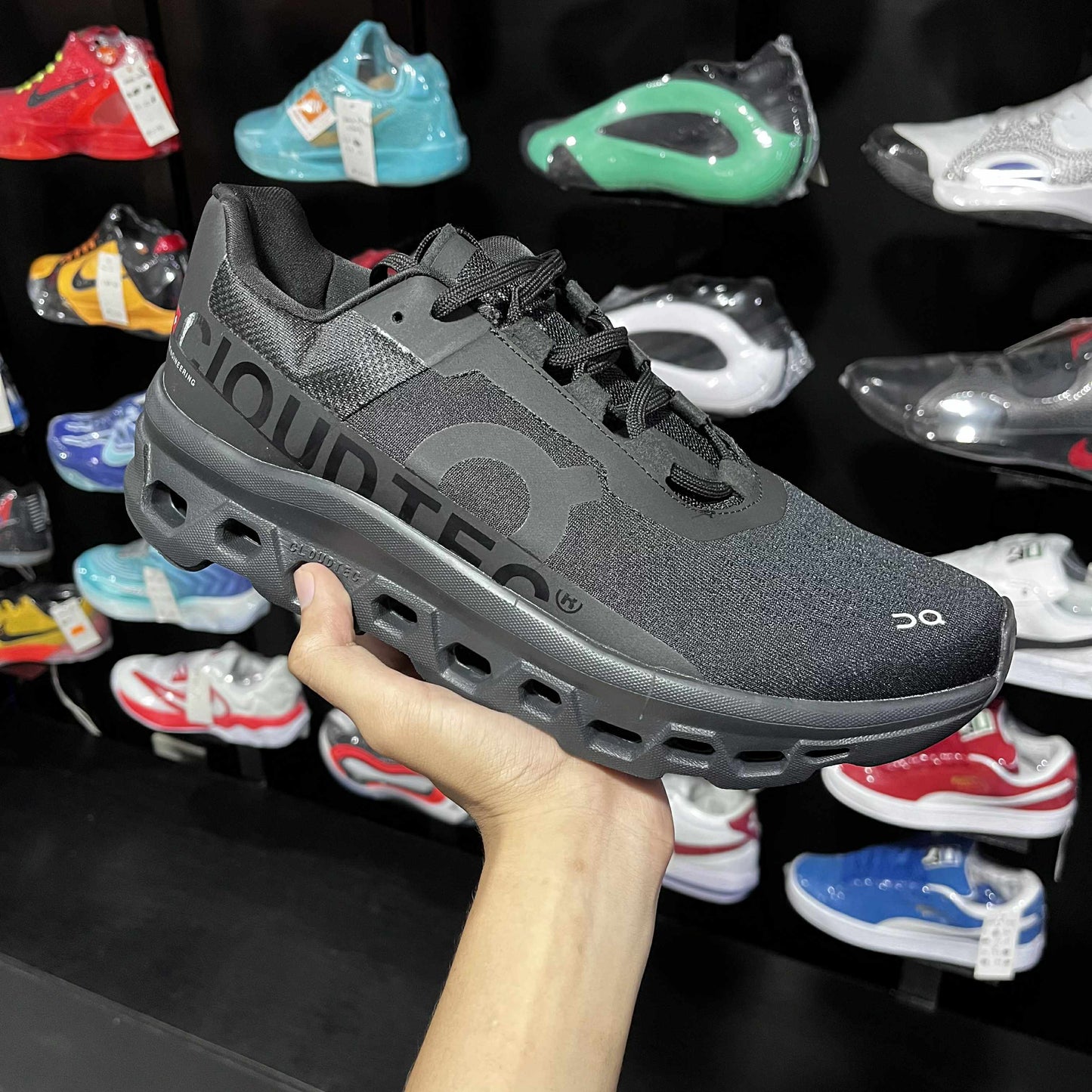 Cloud Monster 'Triple Black'